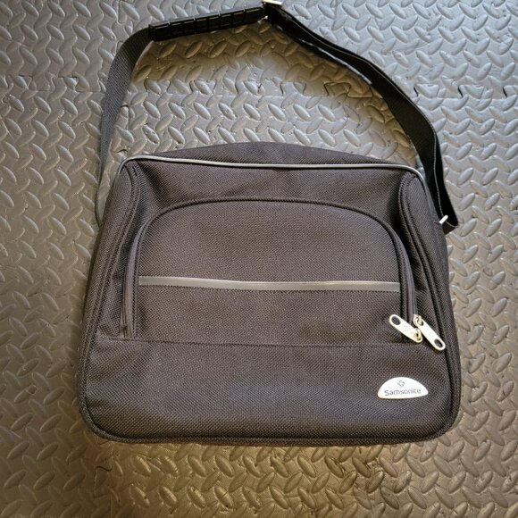 Samsonite Personal Item Carry-on Bag with Luggage Sleeve, Black, 14"x12"x8" Used - Picture 1 of 16